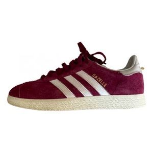 ADIDAS GAZELLE TRAINERS BURGUNDY
